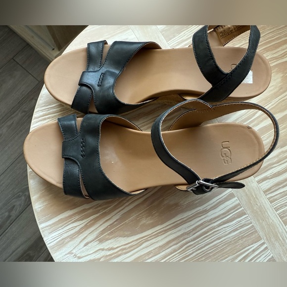 UGG|Cloverdale Espadrille Wedge Sandal in black & tan •••Beachy & Boho Size 9 - Picture 10 of 16